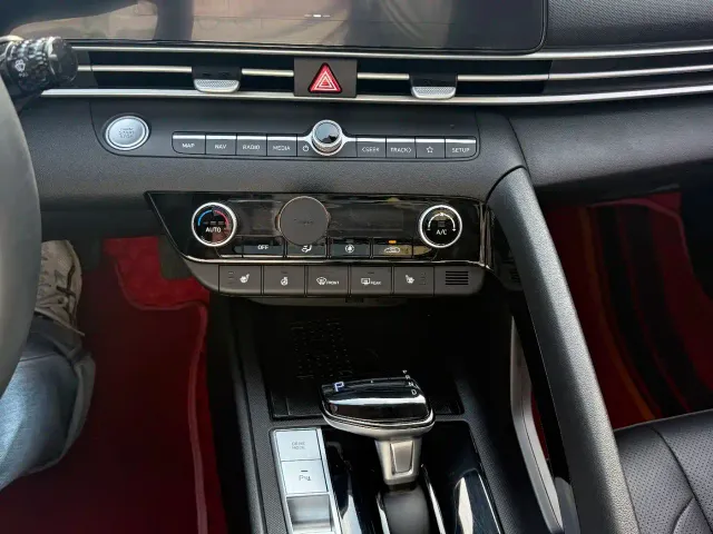 Hyundai Elantra — Фото автомобиля 11