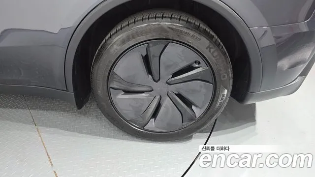Tesla Model Y — Фото автомобиля 21