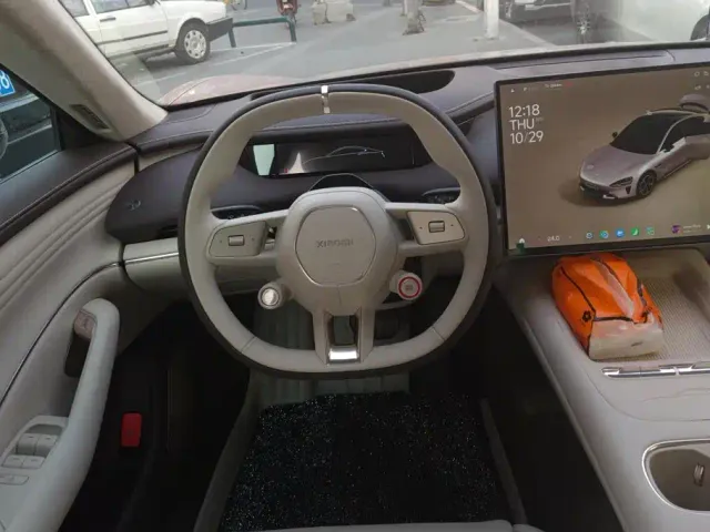 Xiaomi SU7 — Фото автомобиля 15