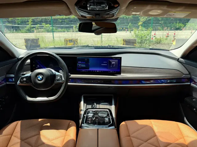 BMW 7 Series — Фото автомобиля 4