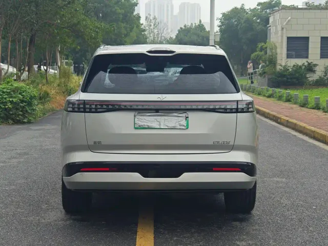 Dongfeng eπ 008 — Фото автомобиля 8