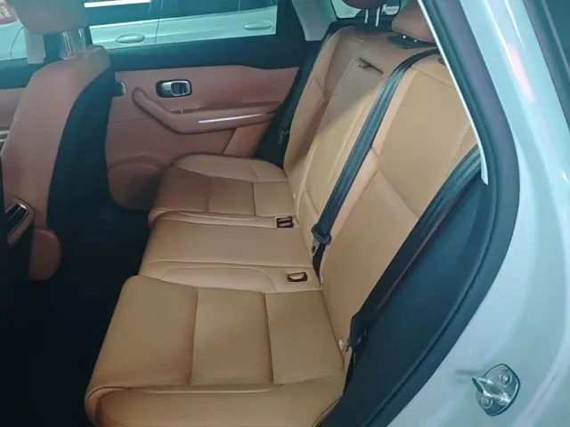 Leapmotor C10 — Фото автомобиля 12