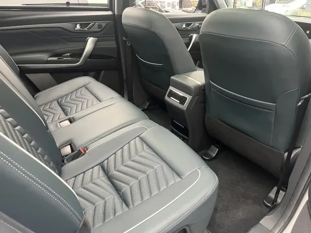 Changan CS95 — Фото автомобиля 12