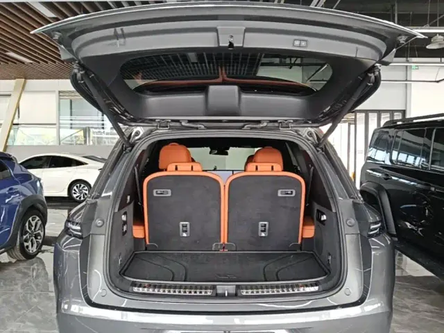 Li Auto L8 — Фото автомобиля 18