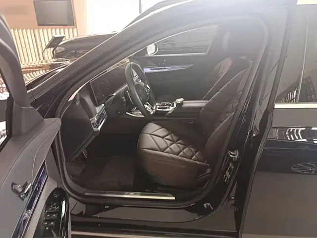 BMW 7 Series — Фото автомобиля 19