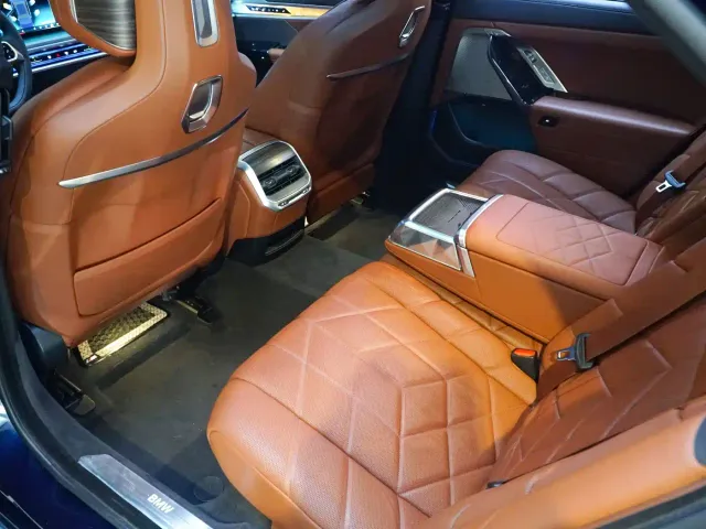 BMW 7 Series — Фото автомобиля 16