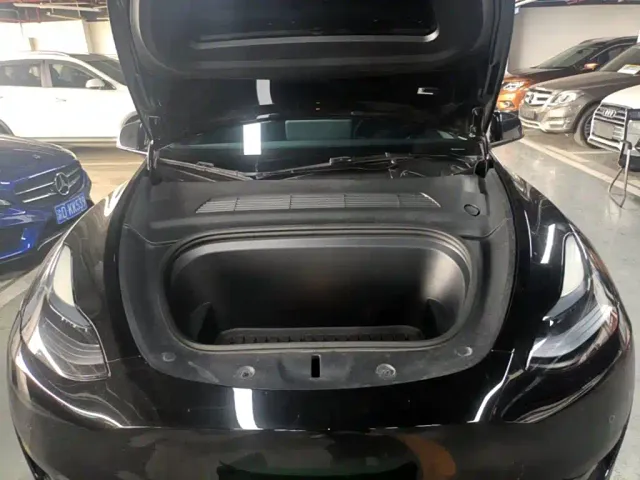 Tesla Model Y — Фото автомобиля 19