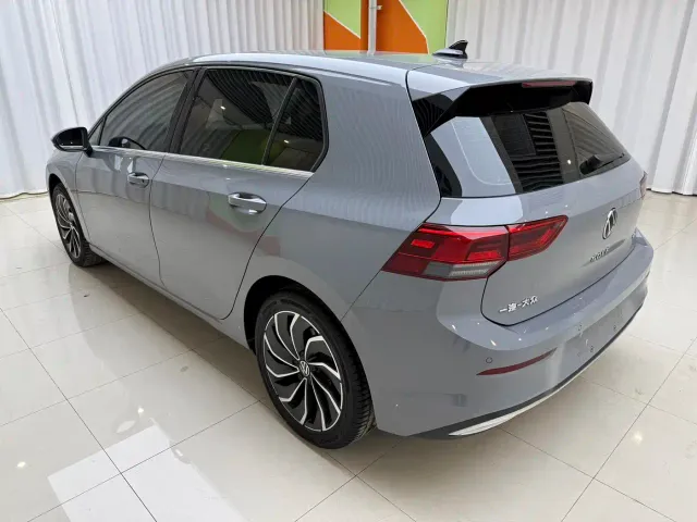 Volkswagen Golf — Фото автомобиля 18