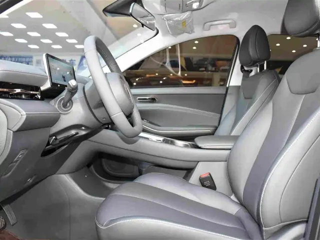 Baojun E6 — Фото автомобиля 6