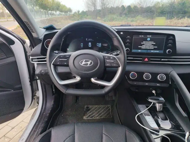 Hyundai Elantra — Фото автомобиля 6