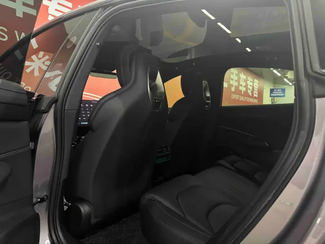 Xiaomi SU7 — Фото автомобиля 10