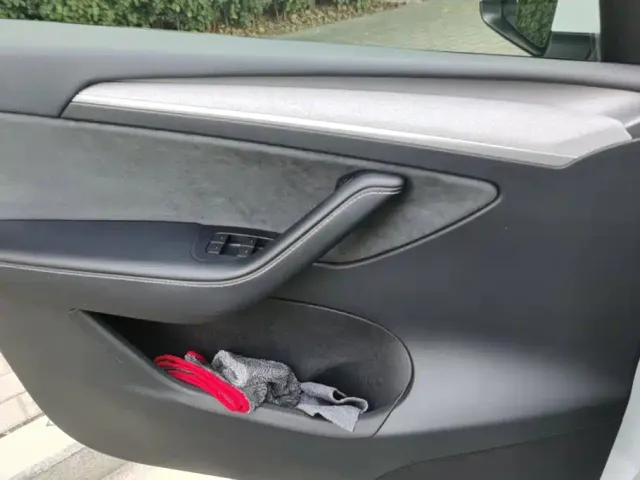 Tesla Model Y — Фото автомобиля 7
