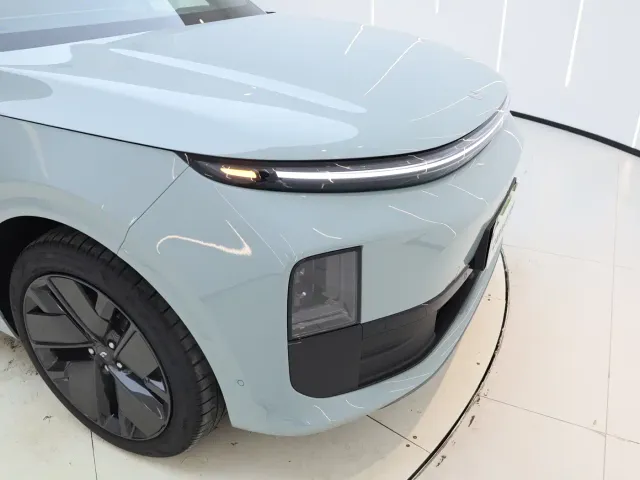 Li Auto L6 — Фото автомобиля 14