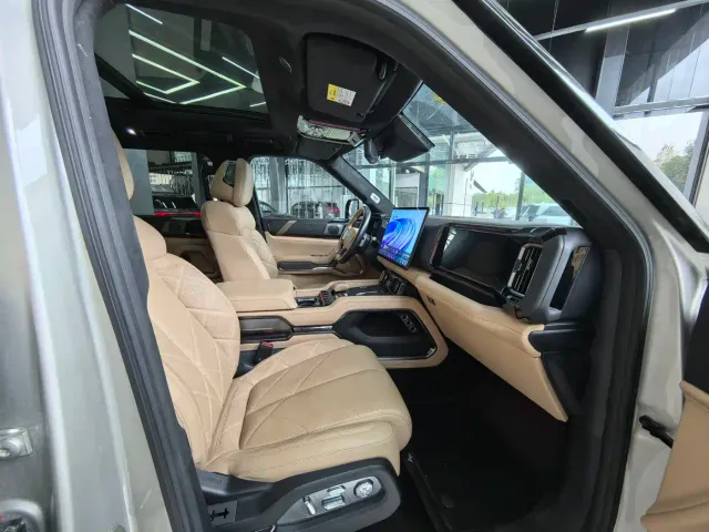 BYD FangChengBao Leopard 8 — Фото автомобиля 17