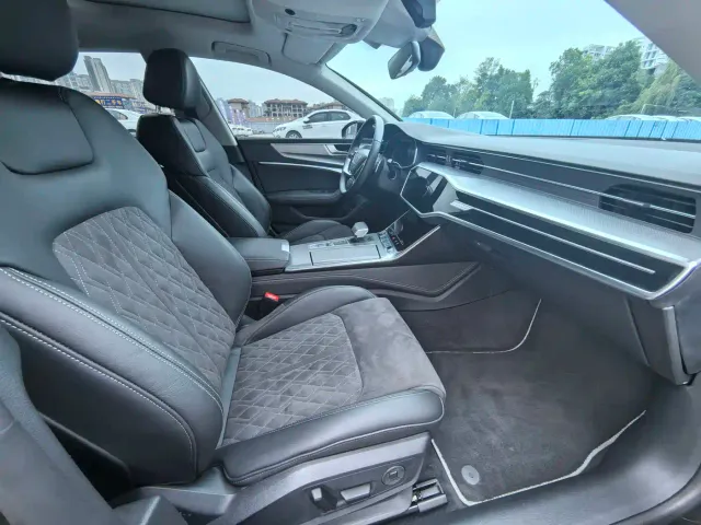Audi A7L — Фото автомобиля 6