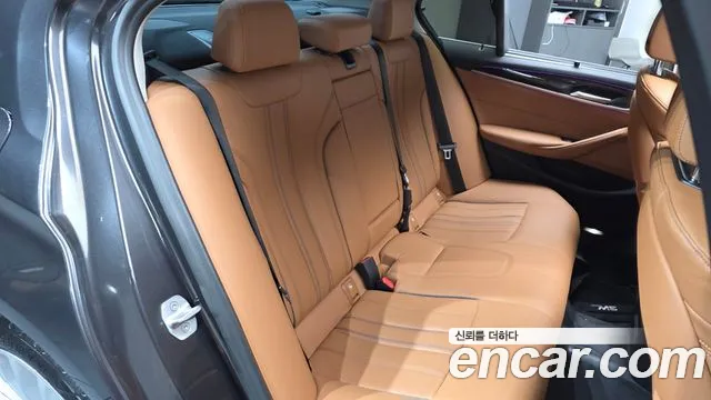 BMW 5-Series — Фото автомобиля 12