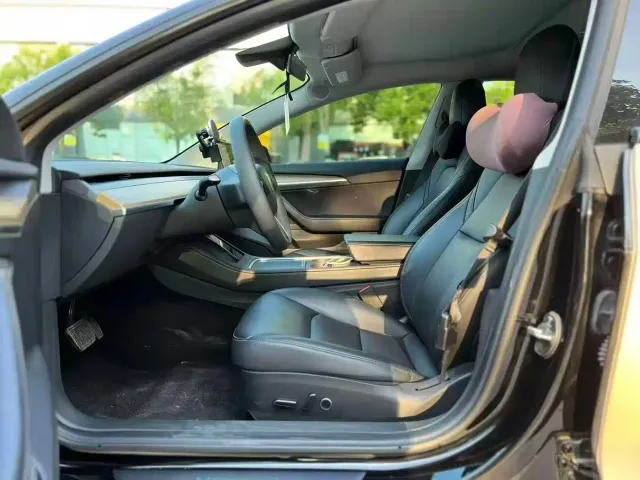 Tesla Model 3 — Фото автомобиля 4