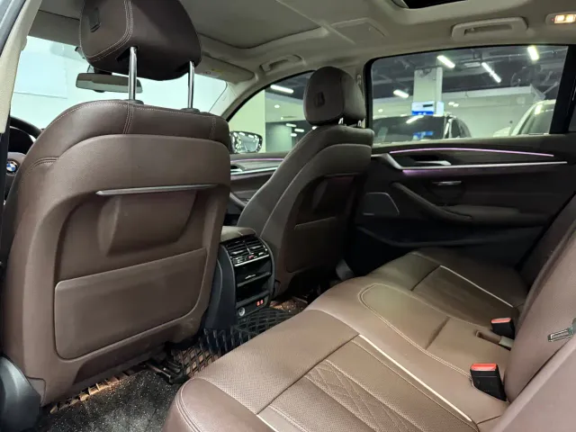 BMW 5 Series — Фото автомобиля 7