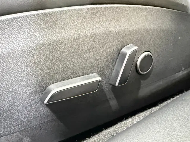 Tesla Model 3 — Фото автомобиля 18