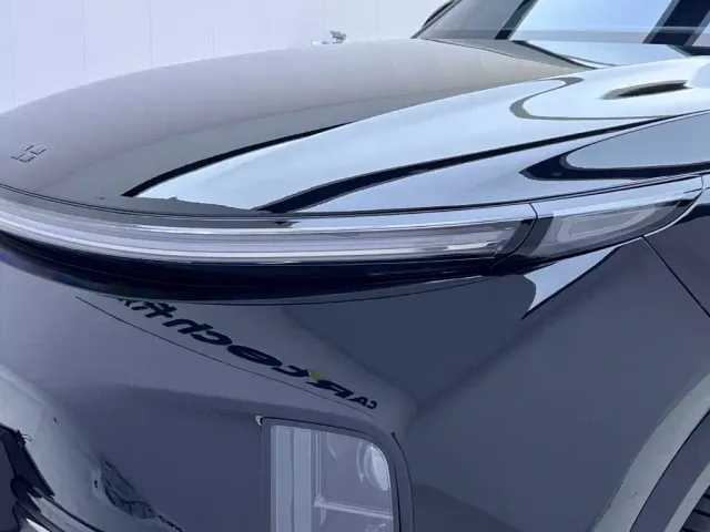 Li Auto L9 — Фото автомобиля 12