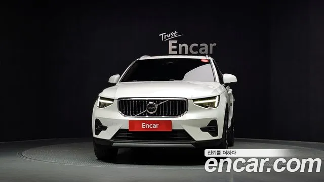 Volvo XC40 — Фото автомобиля 3