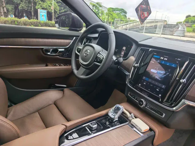 Volvo S90 — Фото автомобиля 13
