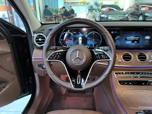 Mercedes-Benz E-Class — Фото автомобиля 10