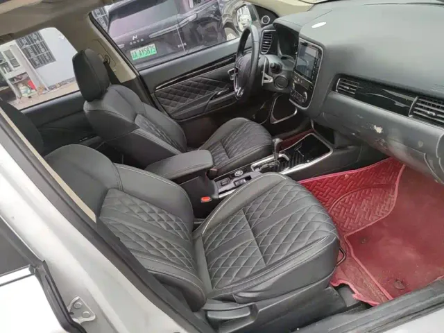 Mitsubishi Outlander — Фото автомобиля 24