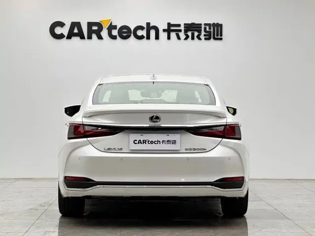 Lexus ES — Фото автомобиля 4