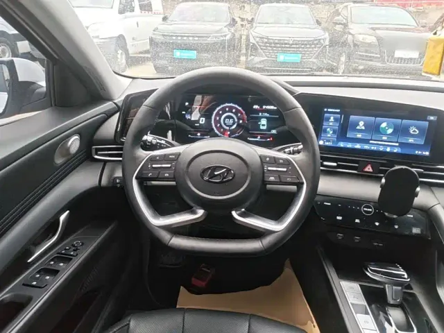 Hyundai Elantra — Фото автомобиля 10