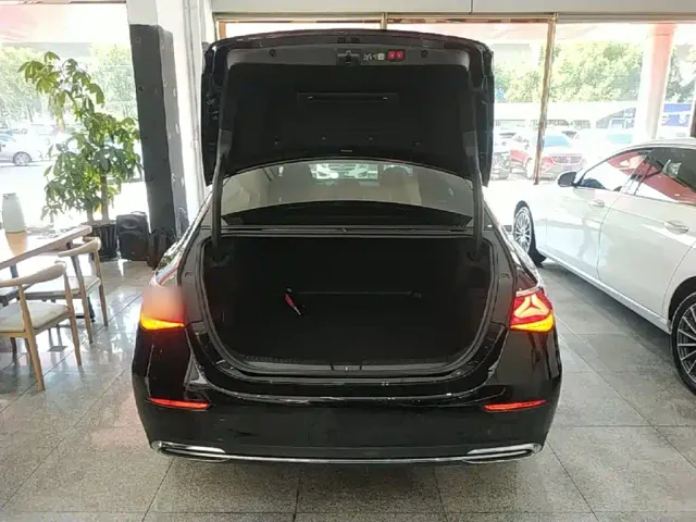 Mercedes-Benz E-Class — Фото автомобиля 18