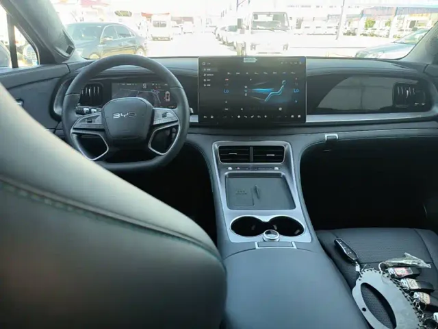 BYD Hai Shi 07 DM-i — Фото автомобиля 9