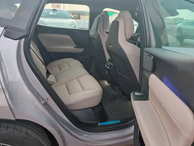 Volvo XC70 Plug-in Hybrid — Фото автомобиля 22