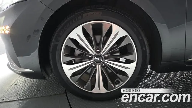 Kia K8 Signature — Фото автомобиля 3