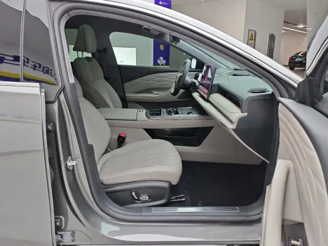 Geely Galaxy Xingyao 8 — Фото автомобиля 8