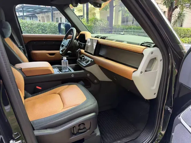 Land Rover Defender — Фото автомобиля 7