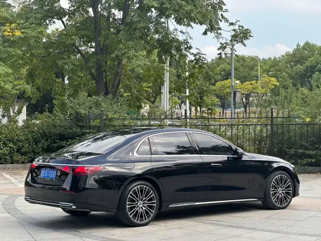 Mercedes-Benz E-Class — Фото автомобиля 5