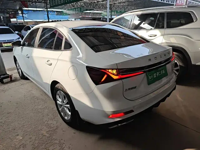 Roewe i5 — Фото автомобиля 4