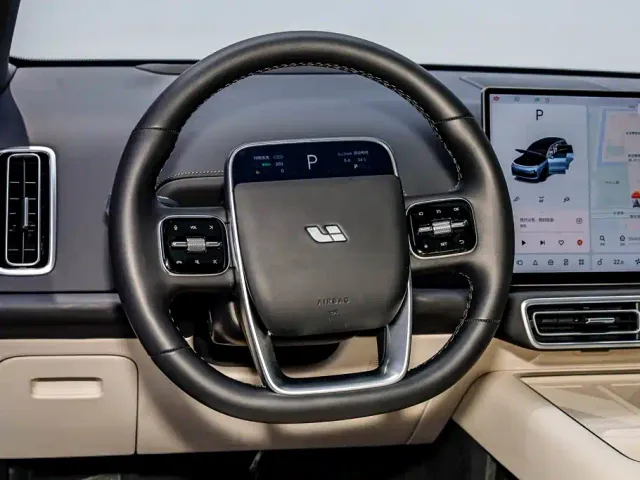 Li Auto L8 — Фото автомобиля 25