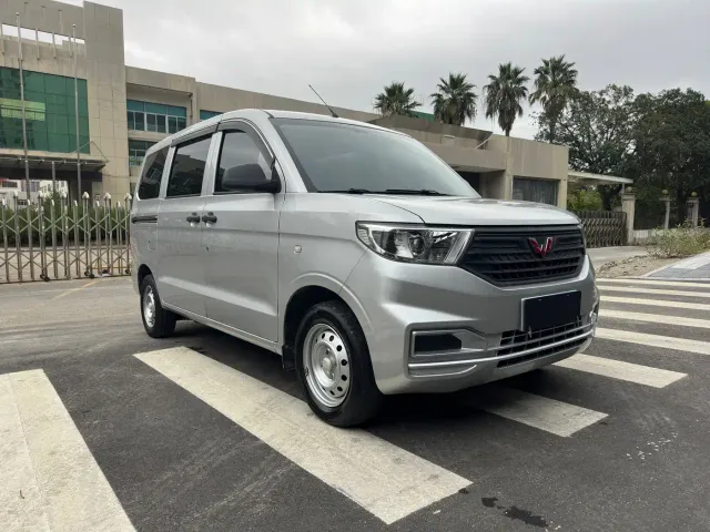 Wuling Hongguang V — Фото автомобиля 3