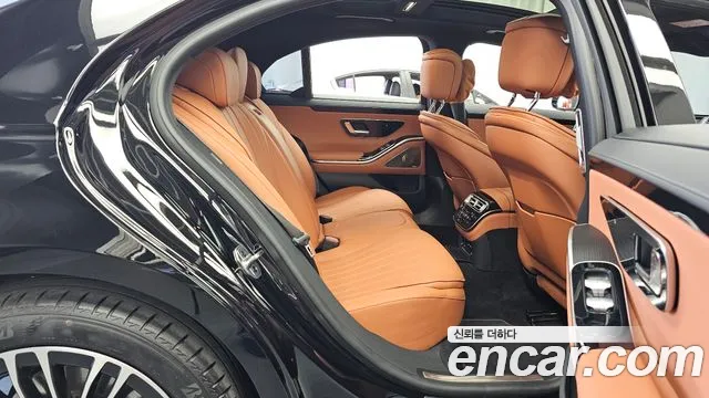 Mercedes-Benz S-Class — Фото автомобиля 12