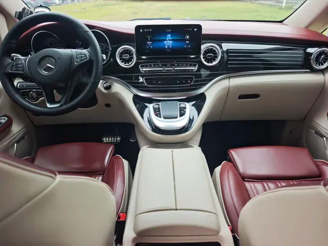 Mercedes-Benz V-Class — Фото автомобиля 12