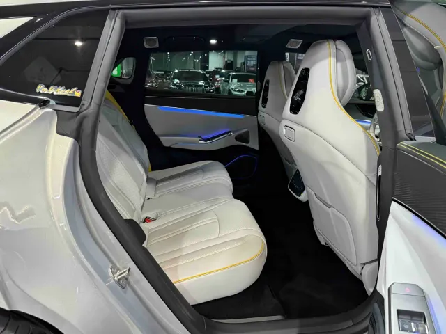 Denza Z9GT — Фото автомобиля 17