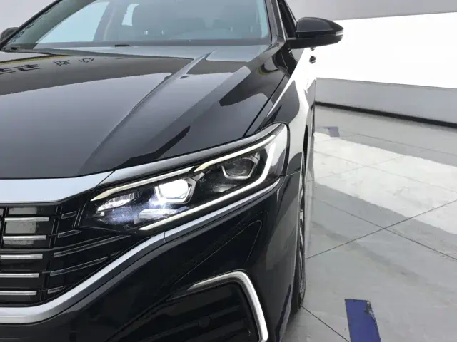 Volkswagen Passat — Фото автомобиля 5