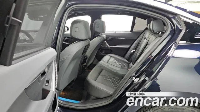 BMW 5-Series 5 серия (G60) 530i xDrive M Sport — Фото автомобиля 19