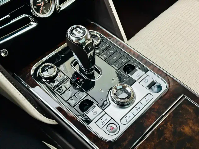 Bentley Flying Spur — Фото автомобиля 17