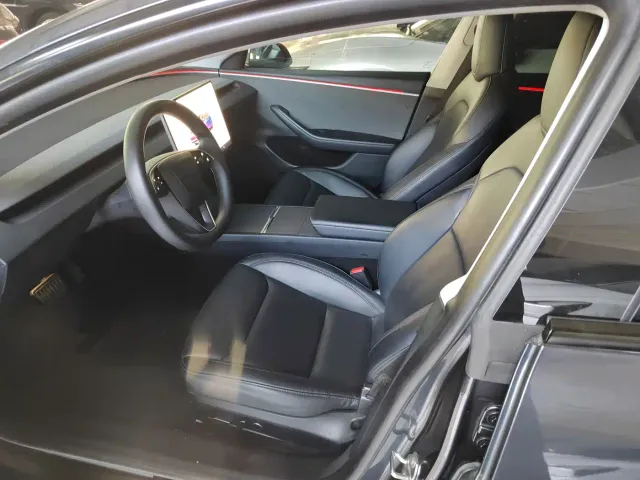 Tesla Model 3 — Фото автомобиля 4