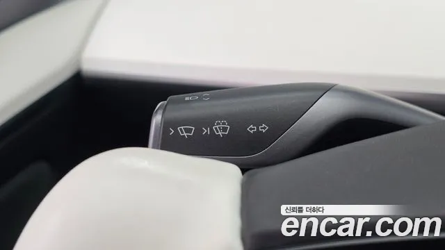 Tesla Model Y — Фото автомобиля 25