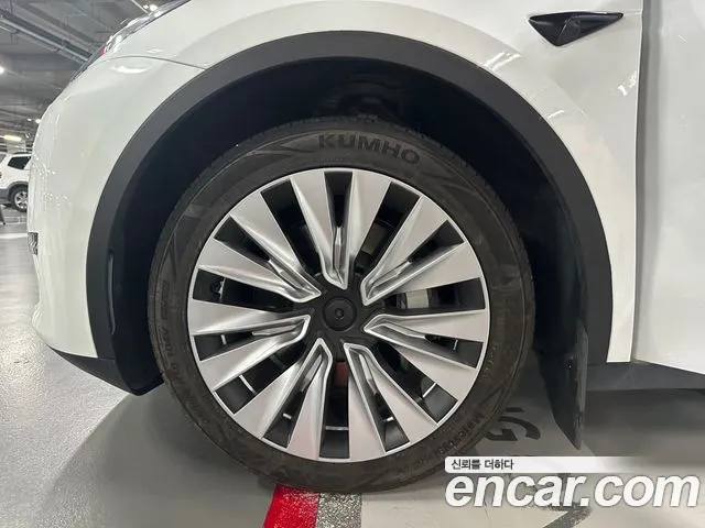 Tesla Model Y — Фото автомобиля 5