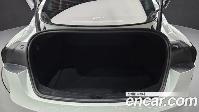 Tesla Model 3 — Фото автомобиля 25